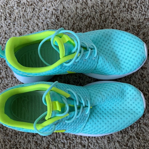 Nike Roshe Run - Picture 2 of 6